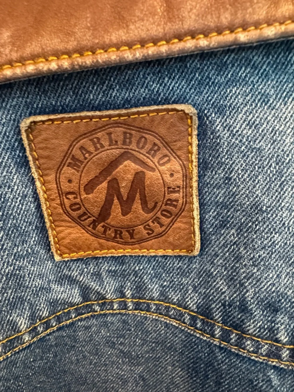 Marlboro Country Store Men's Blue Denim Jacket with Genuine Leather Collar 90’s